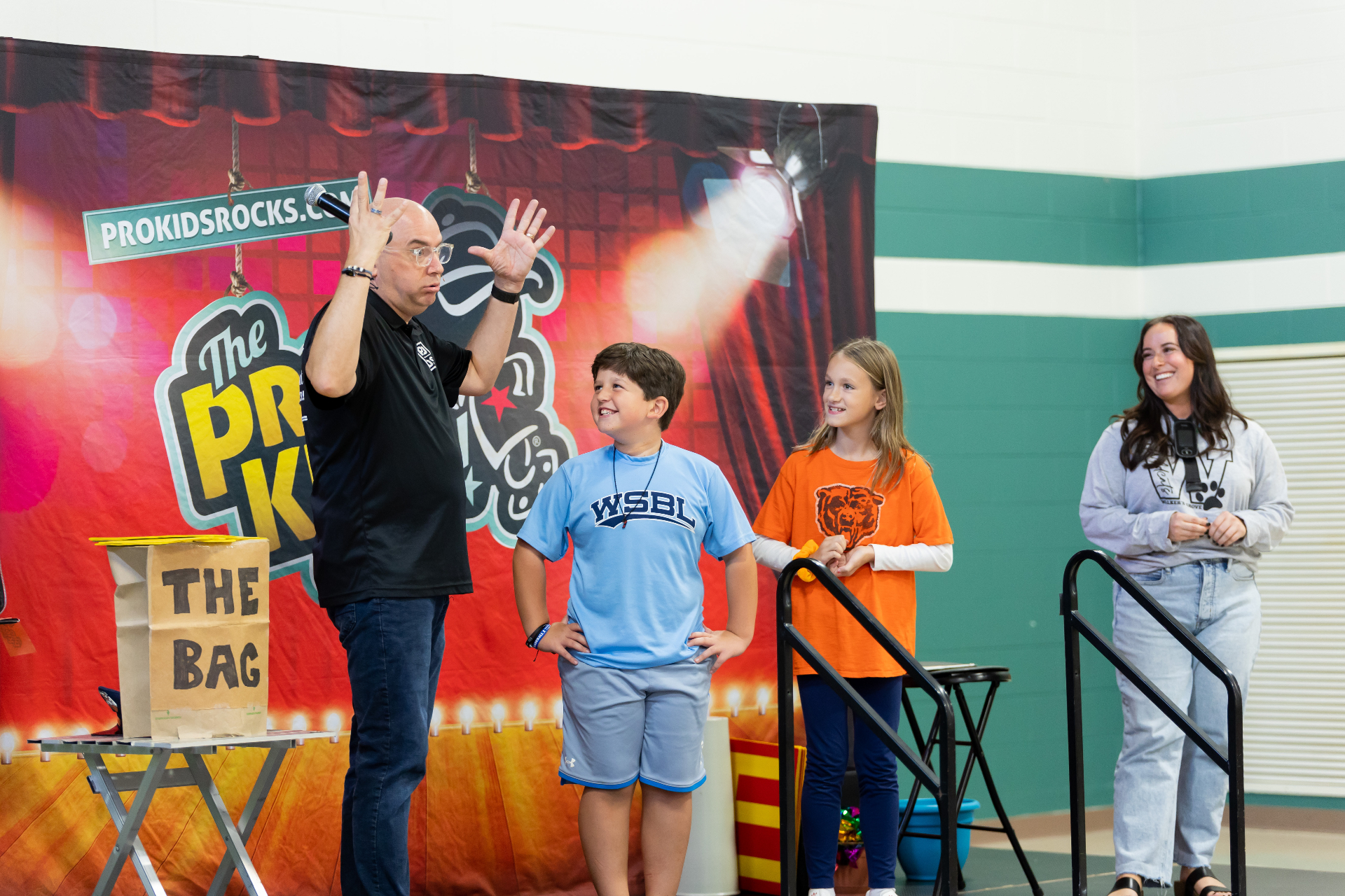 Tim Hannig performing for elementary students